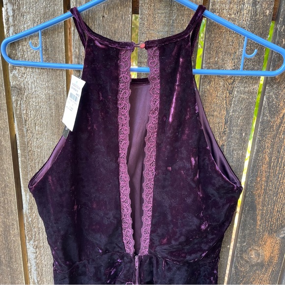 Speechless Dark Purple Crushed Velvet Key Hole Back Dress NWT Sz 9 - Picture 4 of 15